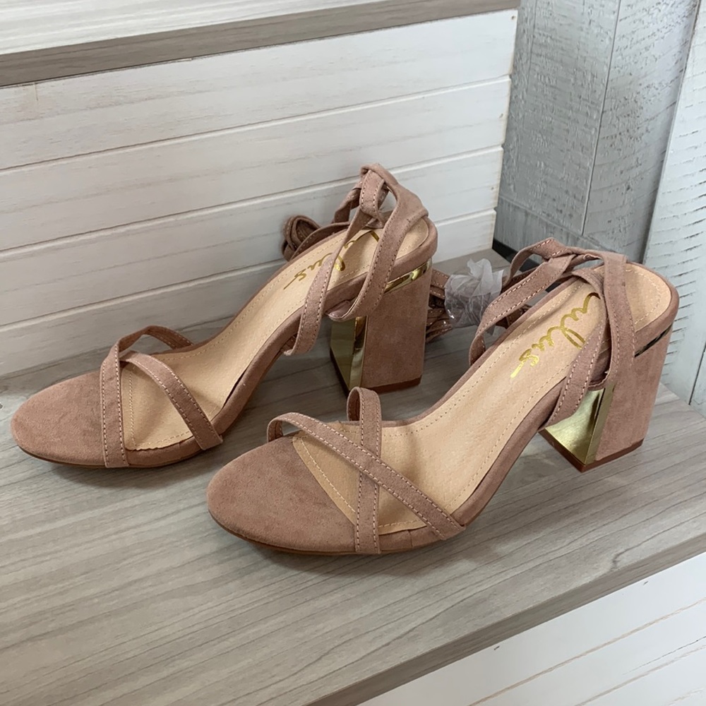 Lulus brand new blush open-toed lace up heels with gold accent. Size 7.5